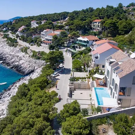 Madeleine Hvar *