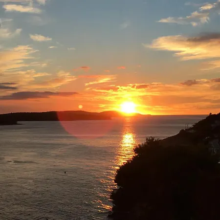 Madeleine Hvar * هفار