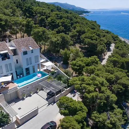 Madeleine Hvar هفار