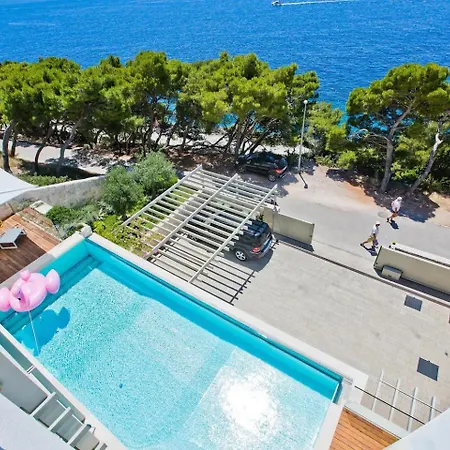 Madeleine Hvar