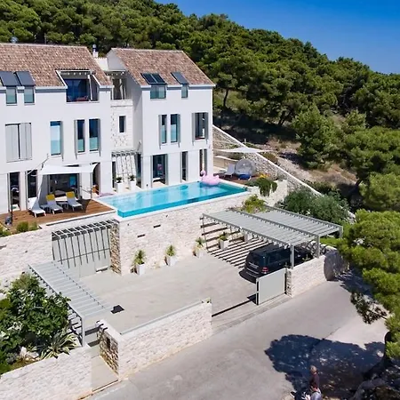 Madeleine Hvar