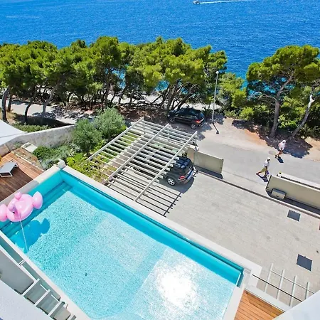 Madeleine Hvar