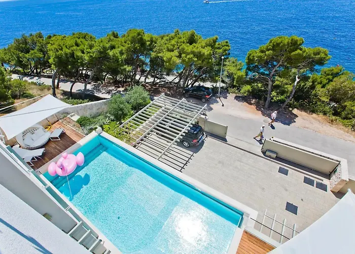 Madeleine Hvar