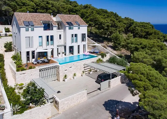 Madeleine Hvar
